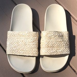 Cream colored Roxy slide sandals